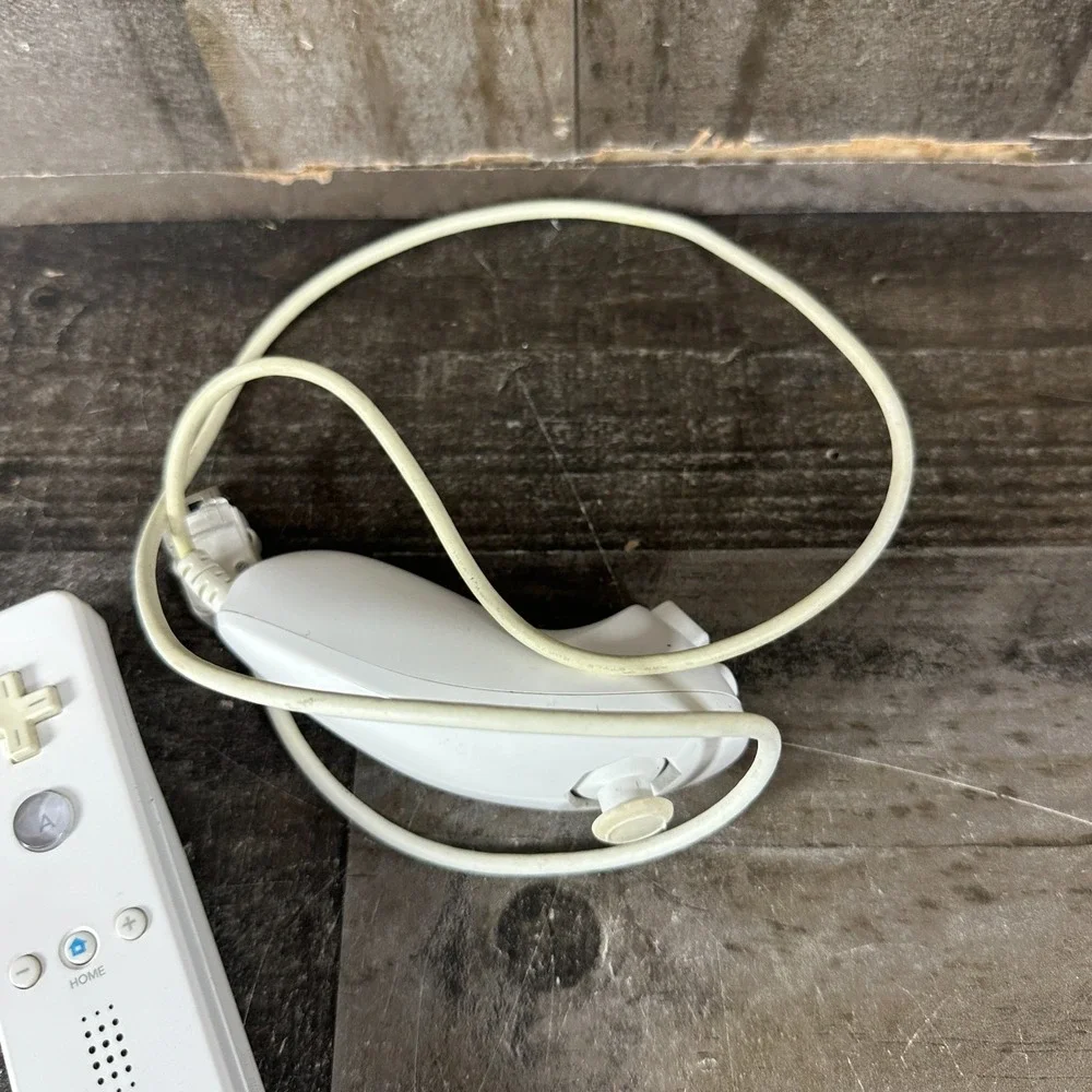 OFFICIAL Nintendo Wii Remote Motion Plus Wiimote RVL-036 Controller White